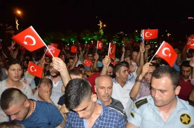 Turgutlulu Vatandaşlar Sokağa Döküldü Turgutlulu Vatandaşlar Sokağa Döküldü