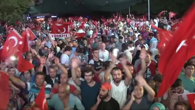 Fetö'nün Darbe Girişimine Tepkiler Fetö'nün Darbe Girişimine Tepkiler