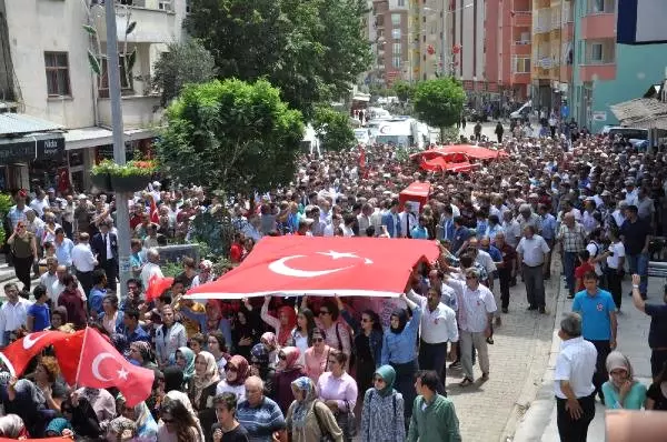 Şehit Özel Hareket Şube Müdürü, Artvin'de Son Yolculuğuna Uğurlandı Şehit Özel Hareket Şube Müdürü, Artvin'de Son Yolculuğuna Uğurlandı