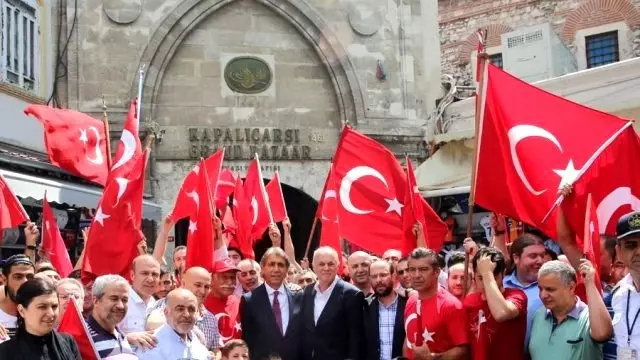 Mustafa Demir halkla birlikte darbeye karşı sokaklarda!