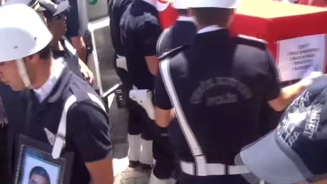 Aksaraylı Şehit Polis Aksu Göz Yaşlarıyla Uğurlandı Aksaraylı Şehit Polis Aksu Göz Yaşlarıyla Uğurlandı