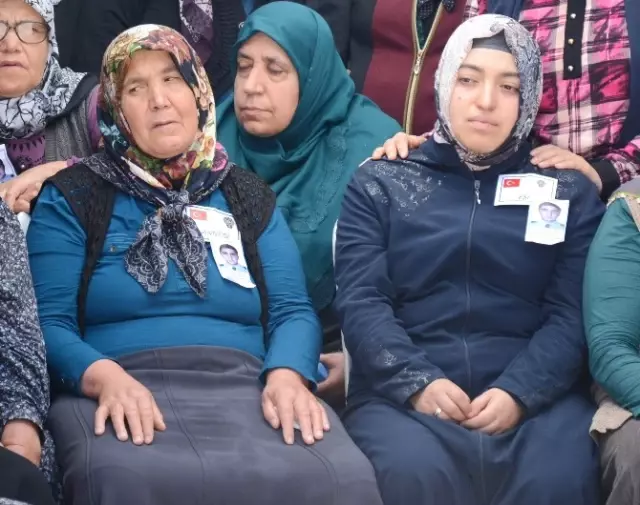 Anneden Şehit Oğluna: Vatan Haini Olmadın, Alnım Ay Gibi Açık Anneden Şehit Oğluna: Vatan Haini Olmadın, Alnım Ay Gibi Açık