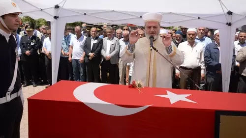 Şehit Polis Toprağa Verildi Şehit Polis Toprağa Verildi