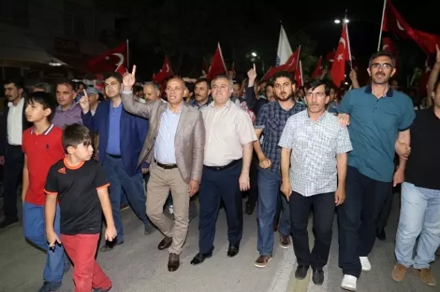 Karaman'da 'Milli İradeye Saygı Yürüyüşü' Yapıldı Karaman'da 'Milli İradeye Saygı Yürüyüşü' Yapıldı