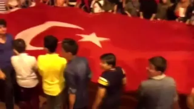 Zonguldak Düğünden 'Demokrasi Nöbeti'ne Zonguldak Düğünden 'Demokrasi Nöbeti'ne