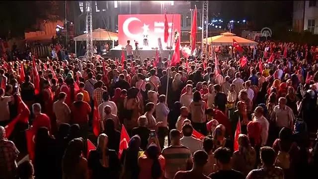 Fetö'nün Darbe Girişimine Tepkiler - Güler Işık Bestelediği Marşı Seslendirdi