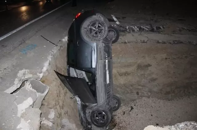 Otomobil Çukura Düştü: 5 Yaralı Otomobil Çukura Düştü: 5 Yaralı