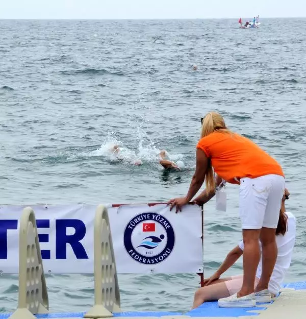 Giresun Adası'ndan Kıyıya Açık Su Yüzme Yarışması Giresun Adası'ndan Kıyıya Açık Su Yüzme Yarışması