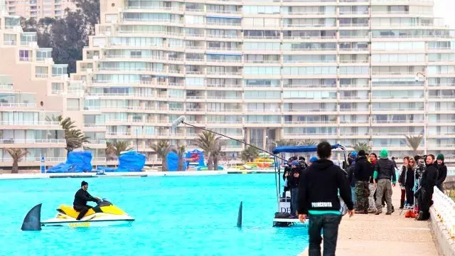 Ünlü Aktör Antonio Banderas'dan Dev Lagünde Jet-ski Şovu Ünlü Aktör Antonio Banderas'dan Dev Lagünde Jet-ski Şovu