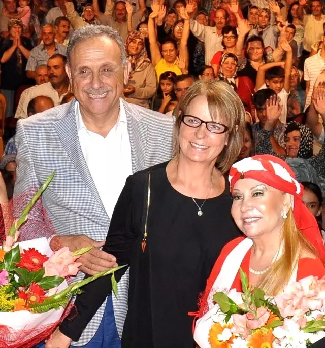 Bedia Akartürk, Ödemiş demokrasi nöbetinde Haberler