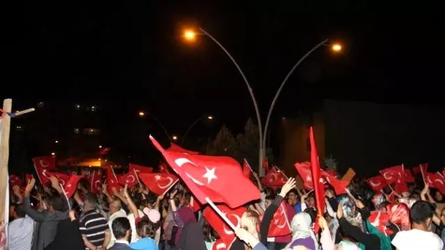 Fetö'nün Darbe Girişimine Tepkiler Fetö'nün Darbe Girişimine Tepkiler