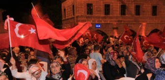 İncesu Belediyesi Demokrasi Nöbetinin 27. Gününde Vatandaşlara Döner ve Ayran İkram Etti