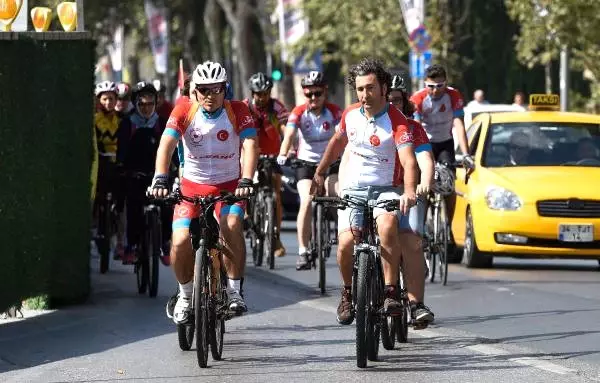 Beşiktaş'ta Demokrasi İçin Pedal Çevirdiler Beşiktaş'ta Demokrasi İçin Pedal Çevirdiler