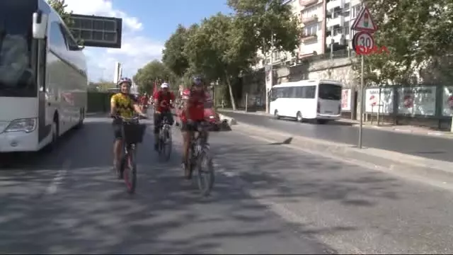 Beşiktaş'ta Demokrasi İçin Pedal Çevirdiler Beşiktaş'ta Demokrasi İçin Pedal Çevirdiler