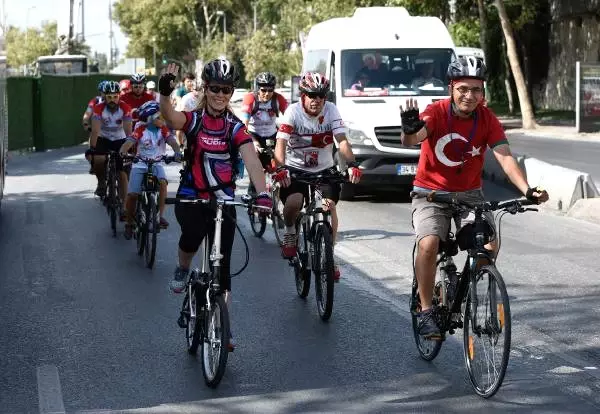 Beşiktaş'ta Demokrasi İçin Pedal Çevirdiler Beşiktaş'ta Demokrasi İçin Pedal Çevirdiler