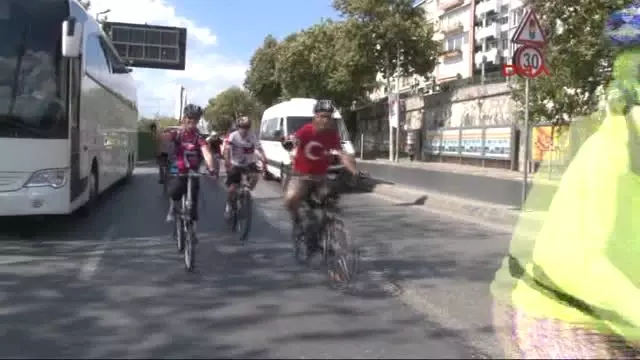 Beşiktaş'ta Demokrasi İçin Pedal Çevirdiler Beşiktaş'ta Demokrasi İçin Pedal Çevirdiler