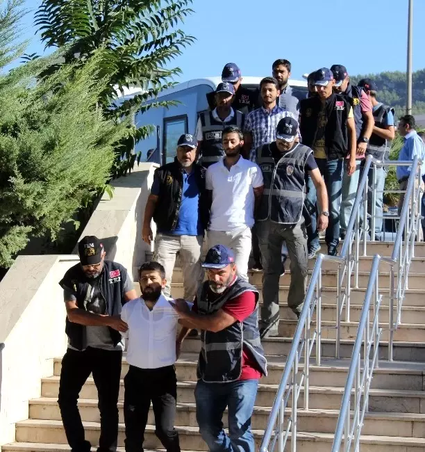 Fetö'nün Suikast Timi Adliyeye Sevk Edildi Fetö'nün Suikast Timi Adliyeye Sevk Edildi