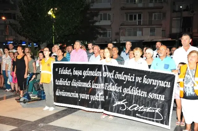 Balçovalılar Marmara Depremi'nde Yitirdiklerimizi Unutmadı