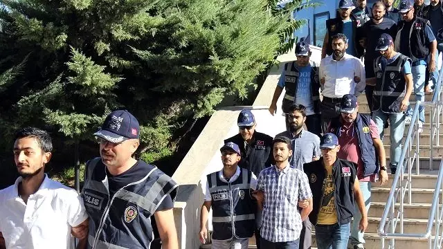 Fetö'nün Suikast Timi Tutuklandı Fetö'nün Suikast Timi Tutuklandı