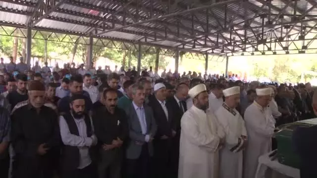 Gaziantep'teki Terör Saldırısında Yaşamını Yitiren 2 Çocuğun Cenazesi Defnedildi Gaziantep'teki Terör Saldırısında Yaşamını Yitiren 2 Çocuğun Cenazesi Defnedildi