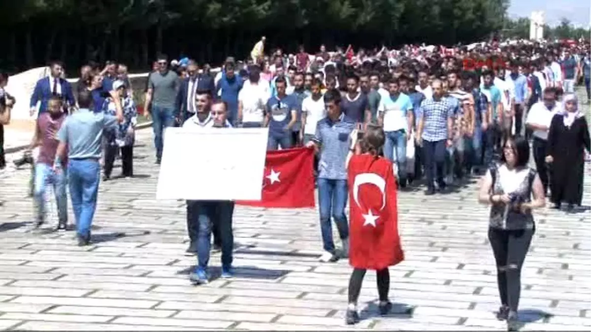 harp okulu ogrencileri ve gozaltina alinan ogrencilerin aileleri anitkabir i ziyaret etti