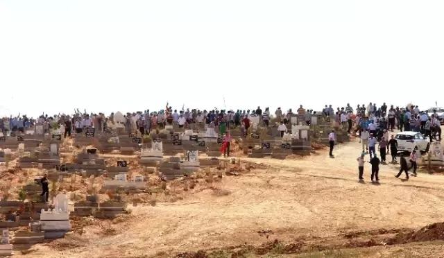 Terör Kurbanlarının Defnedilmesi Esnasında Olaylar Çıktı Terör Kurbanlarının Defnedilmesi Esnasında Olaylar Çıktı
