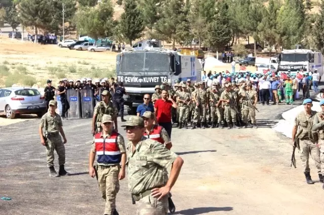 Terör Kurbanlarının Defnedilmesi Esnasında Olaylar Çıktı Terör Kurbanlarının Defnedilmesi Esnasında Olaylar Çıktı