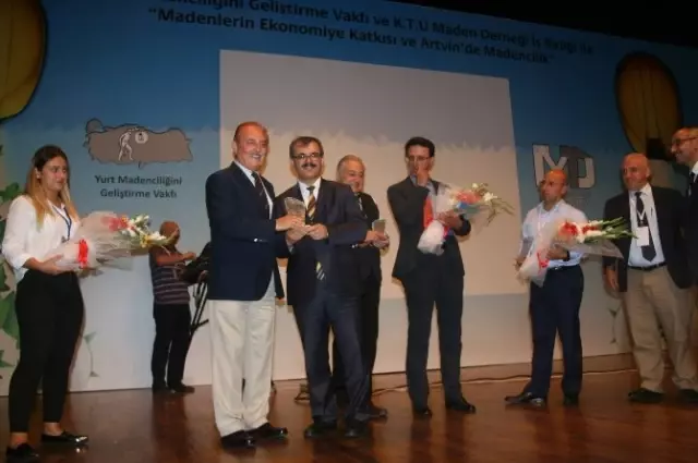 Trabzon'da 'Madenlerin Ekonomiye Katkısı ve Artvin'de Madencilik' Konferansı Trabzon'da 'Madenlerin Ekonomiye Katkısı ve Artvin'de Madencilik' Konferansı