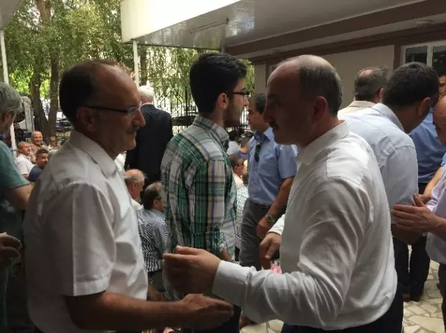 AK Parti Sakarya İl Başkanı Fevzi Kılıç'ın Babası Son Yolculuğuna Uğurlandı AK Parti Sakarya İl Başkanı Fevzi Kılıç'ın Babası Son Yolculuğuna Uğurlandı