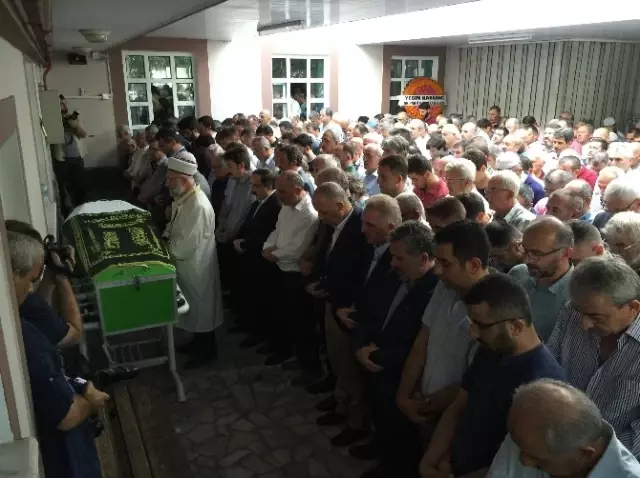AK Parti Sakarya İl Başkanı Fevzi Kılıç'ın Babası Son Yolculuğuna Uğurlandı AK Parti Sakarya İl Başkanı Fevzi Kılıç'ın Babası Son Yolculuğuna Uğurlandı