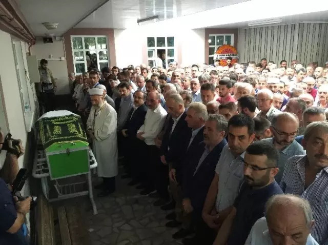 AK Parti Sakarya İl Başkanı Fevzi Kılıç'ın Babası Son Yolculuğuna Uğurlandı AK Parti Sakarya İl Başkanı Fevzi Kılıç'ın Babası Son Yolculuğuna Uğurlandı