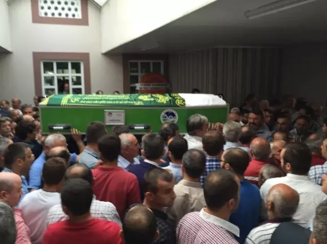 AK Parti Sakarya İl Başkanı Fevzi Kılıç'ın Babası Son Yolculuğuna Uğurlandı AK Parti Sakarya İl Başkanı Fevzi Kılıç'ın Babası Son Yolculuğuna Uğurlandı
