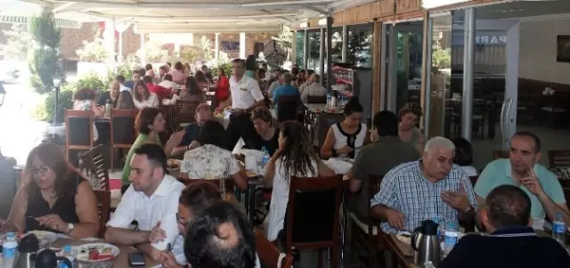 Bursa Barosunun Yeni Başkan Adayı ve Ekibi Görücüye Çıktı Bursa Barosunun Yeni Başkan Adayı ve Ekibi Görücüye Çıktı