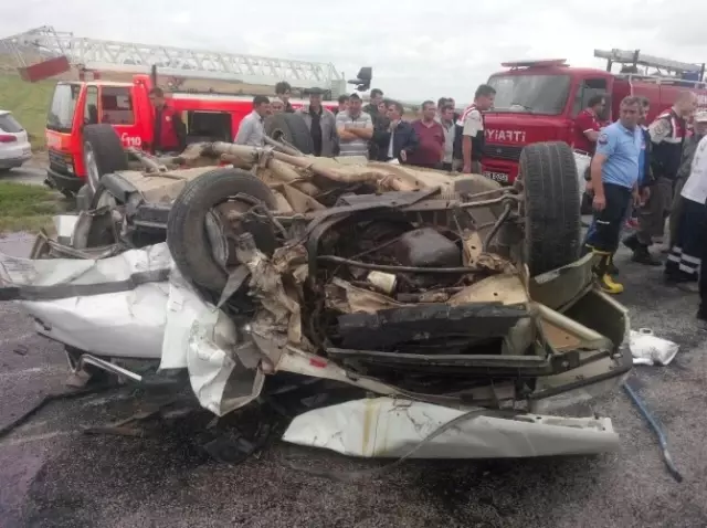 Eskişehir'de Trafik Kazası: 8 Yaralı Eskişehir'de Trafik Kazası: 8 Yaralı