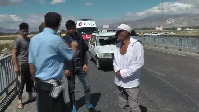 Kazada Yaralanan İneğine Sarılarak Ağladı Kazada Yaralanan İneğine Sarılarak Ağladı