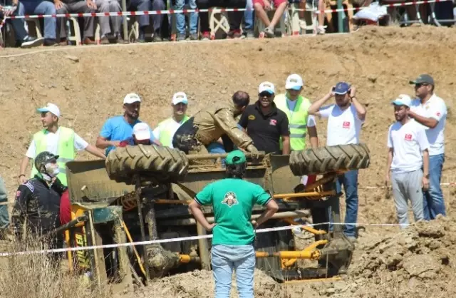 1. Off-Road Şenliği'nde Yarışan Arazi Araçları Nefesleri Kesti
