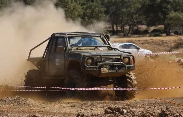 1. Off-Road Şenliği'nde Yarışan Arazi Araçları Nefesleri Kesti