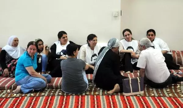 Diyarbakır'da, Öcalan İçin 50 Kişi Açlık Grevine Başladı Diyarbakır'da, Öcalan İçin 50 Kişi Açlık Grevine Başladı