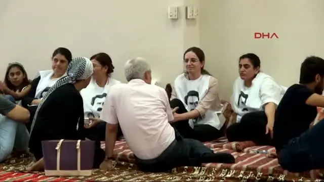 Diyarbakır'da, Öcalan İçin 50 Kişi Açlık Grevine Başladı Diyarbakır'da, Öcalan İçin 50 Kişi Açlık Grevine Başladı