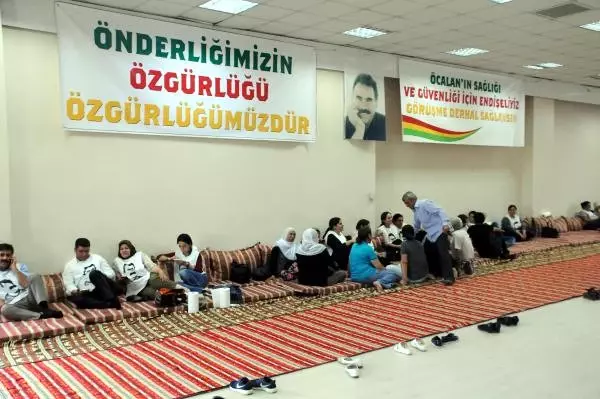 Diyarbakır'da, Öcalan İçin 50 Kişi Açlık Grevine Başladı Diyarbakır'da, Öcalan İçin 50 Kişi Açlık Grevine Başladı