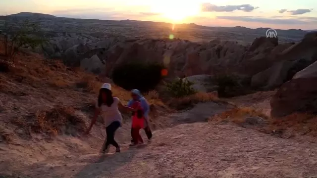 Gün Batımını İzlemek İçin Kızılçukur'a Akın Ediyorlar Gün Batımını İzlemek İçin Kızılçukur'a Akın Ediyorlar