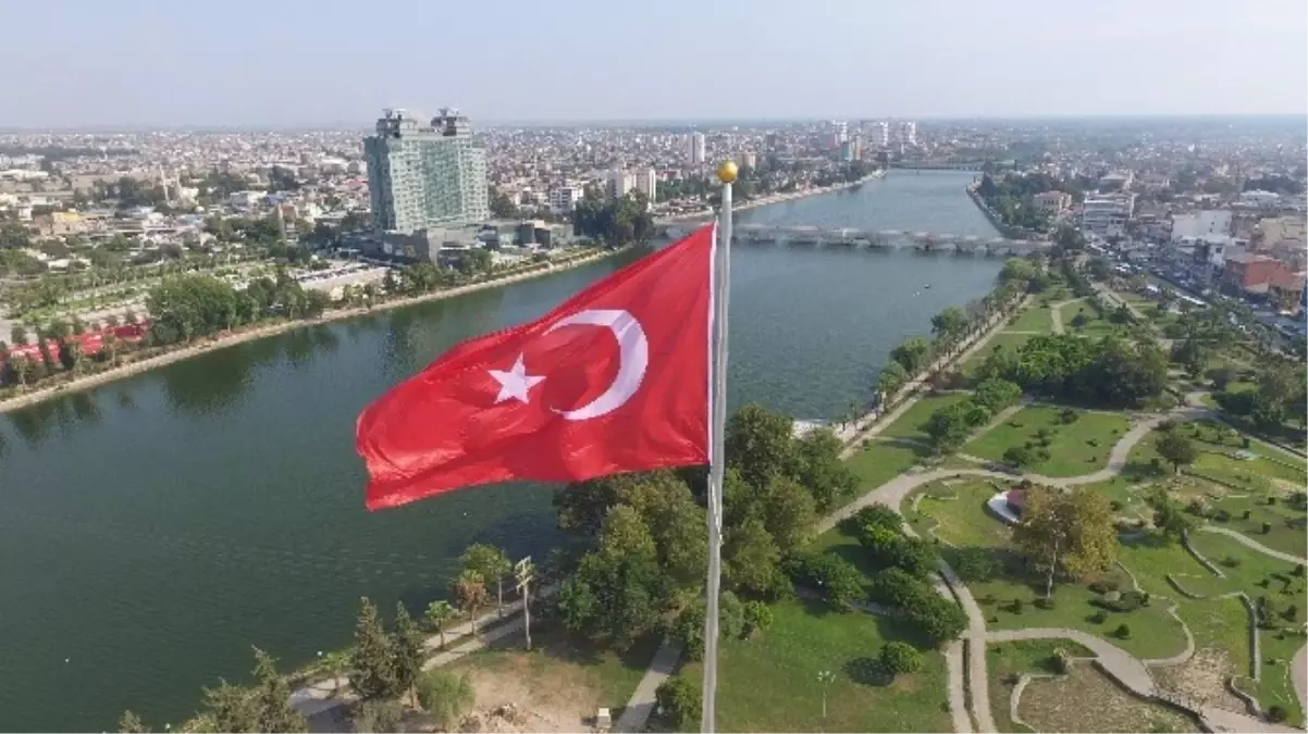 Adana Nin Semalarina Dev Turk Bayragi Son Dakika Haberleri