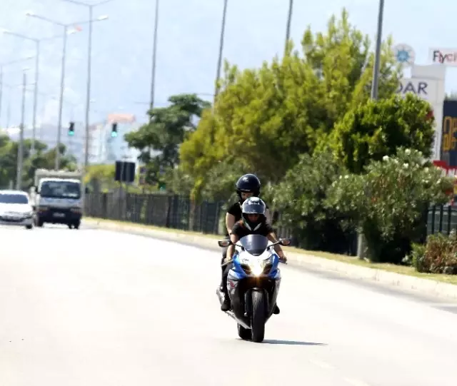 Motosiklet Sevgisi, Kanser Olan Bedensel Engelli Ablayı Hayata, Üç Kız Kardeşi İse Birbirine Bağladı