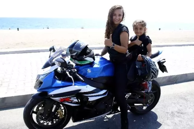 Motosiklet Sevgisi, Kanser Olan Bedensel Engelli Ablayı Hayata, Üç Kız Kardeşi İse Birbirine Bağladı