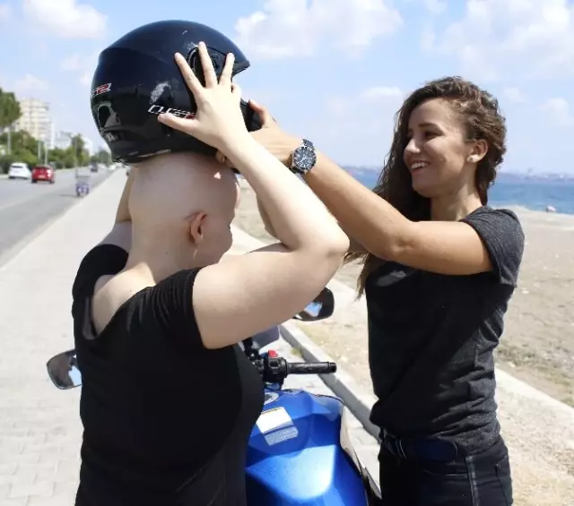 Motosiklet Sevgisi, Kanser Olan Bedensel Engelli Ablayı Hayata, Üç Kız Kardeşi İse Birbirine Bağladı