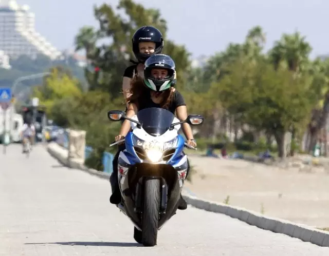 Motosiklet Sevgisi, Kanser Olan Bedensel Engelli Ablayı Hayata, Üç Kız Kardeşi İse Birbirine Bağladı