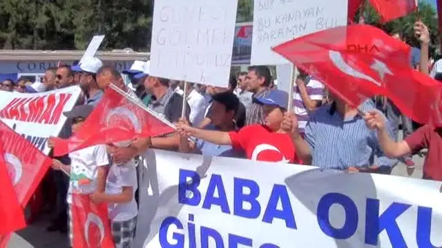 Çorum'da Eşten Atılan 70 İşçi Eş ve Çocuklarıyla Eylem Yaptı Çorum'da Eşten Atılan 70 İşçi Eş ve Çocuklarıyla Eylem Yaptı