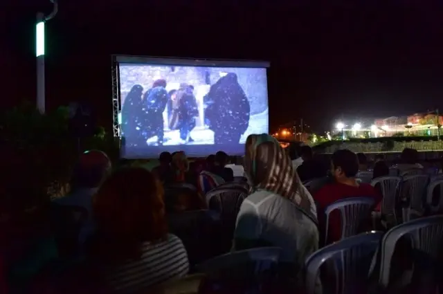 Ünye'de Açık Hava Sinema Kültürü Canlanıyor Ünye'de Açık Hava Sinema Kültürü Canlanıyor