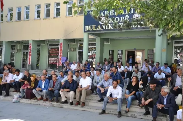 Belediye Önünde Kayyum Protestosu Belediye Önünde Kayyum Protestosu