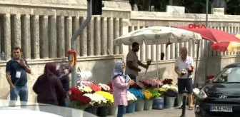 Cumhurbaşkanı Erdoğan Anne ve Babasının Mezarını Ziyaret Etti